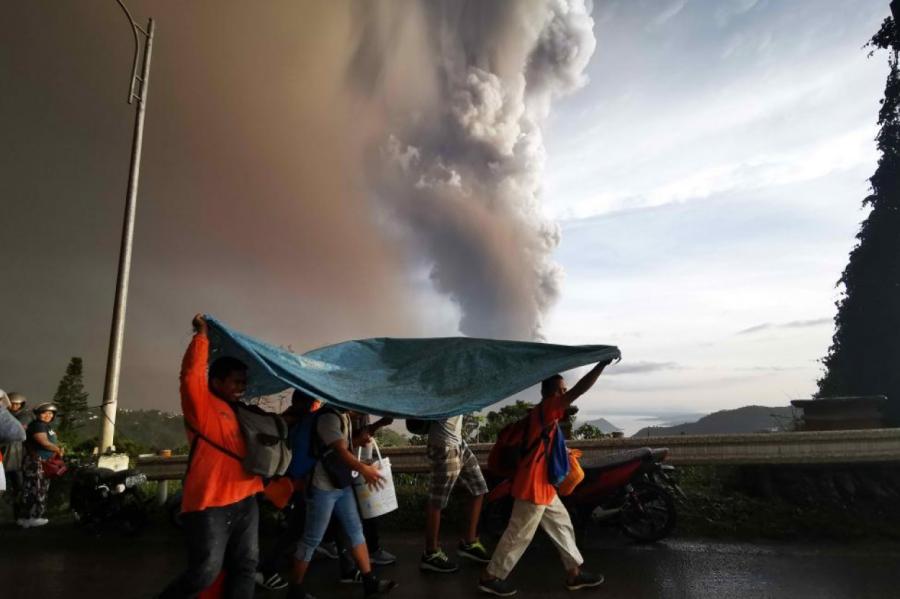 Vairāk nekā 162 000 cilvēku Filipīnās evakuēti vulkāna dēļ