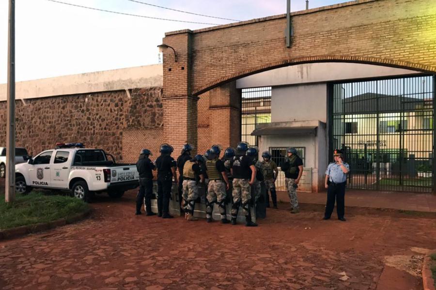 No cietuma Paragvajā izbēguši 76 bīstami noziedznieki