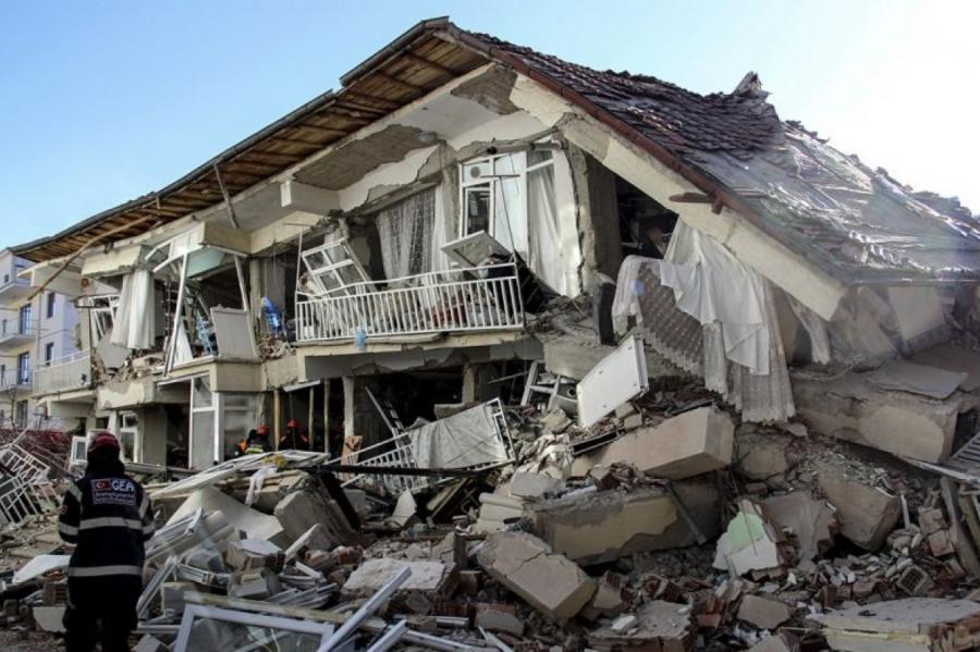 Turcijas zemestrīces upuru skaits aug; jau 35 bojāgājušie