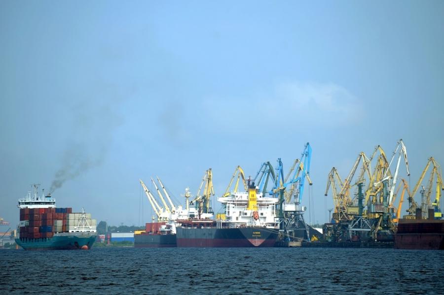 Rīgas ostā janvārī pārkrauto kravu apmērs sarucis par 25%