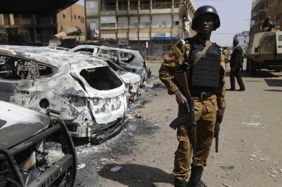 Burkinafaso uzbrucēji pie baznīcas nogalinājuši 24 kristiešus, arī mācītāju
