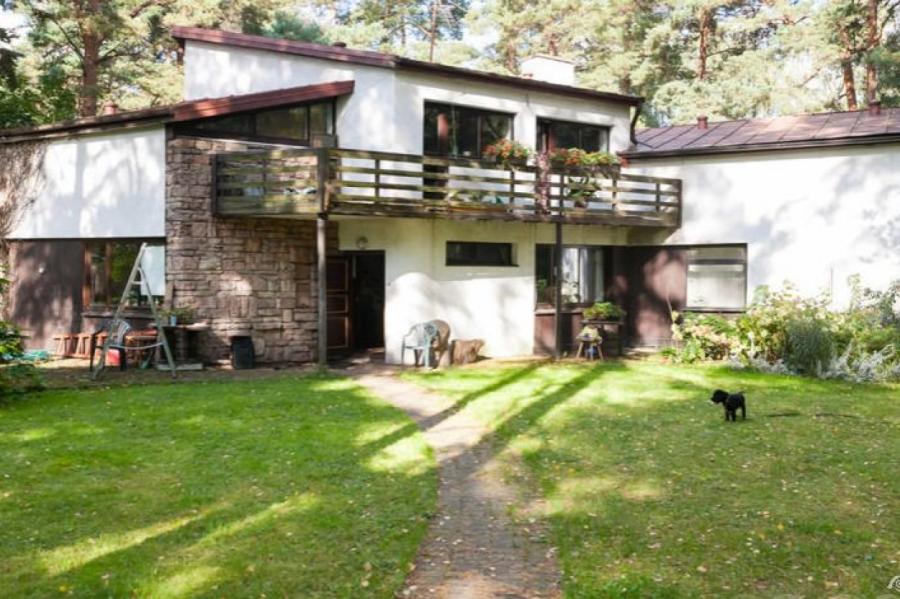 Džemmas Skulmes māja Mežaparkā izlikta pārdošanā par 1,3 miljoniem eiro