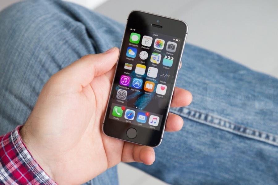 "Apple" brīdina, ka koronavīruss skāris arī "iPhone" viedtālruņus