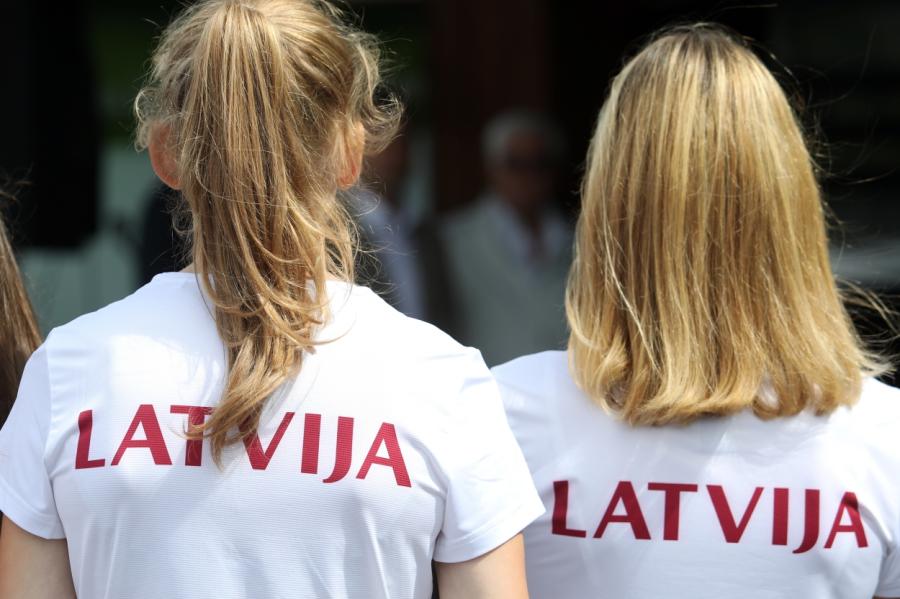 "Eirobarometrs": Latvijas iedzīvotāji kopumā ir apmierināti ar savu dzīvi