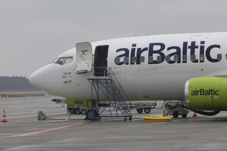 airBaltic uz laiku partrauc lidojumus uz Varsavu