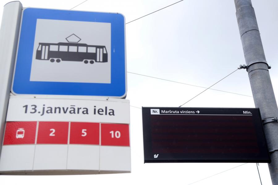 Nedarbojas informatīvie ekrāni Rīgas transportā un elektroniskie tablo