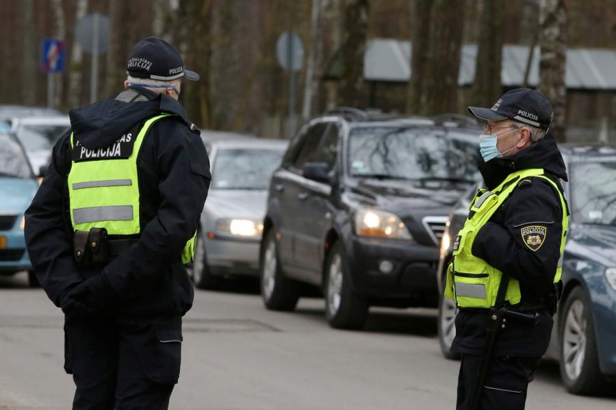 Policija piektdien veikusi 1600 pārbaudes par ierobežojumu ievērošanu