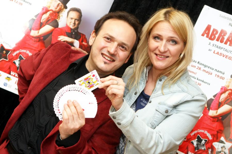 Iluzionisti Dace un Enriko Pecolli atvērs Iluzionisma teātri un muzeju Rīgā
