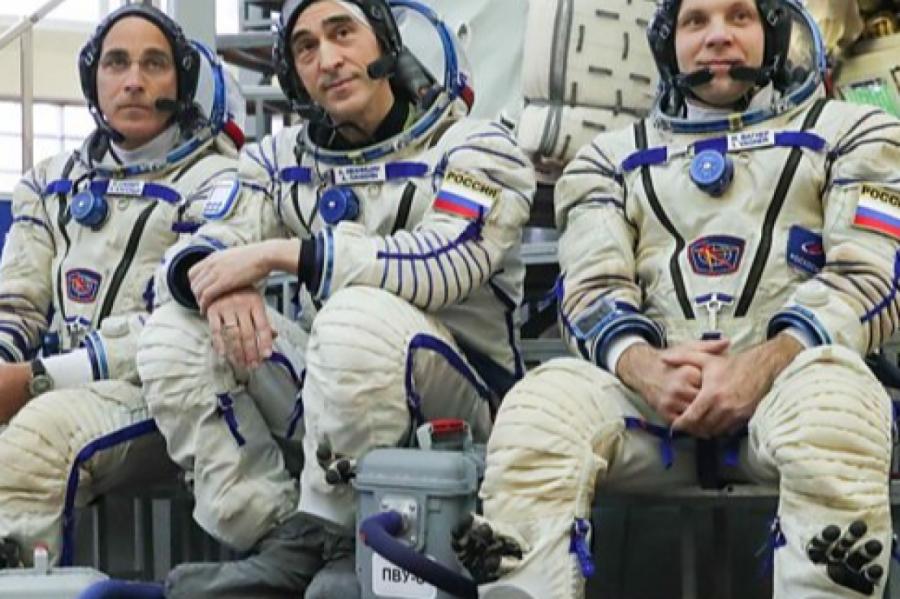 Uz Zemes no Starptautiskās Kosmosa stacijas atgriezušies 3 astronauti (+VIDEO)