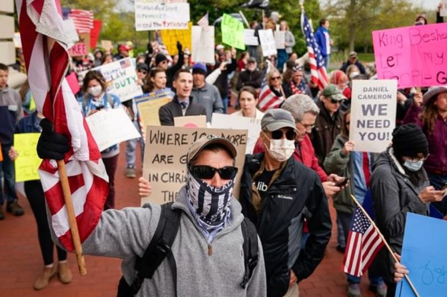 ASV notiek daudzi protesti pret rīkojumiem uzturēties mājās (+VIDEO)
