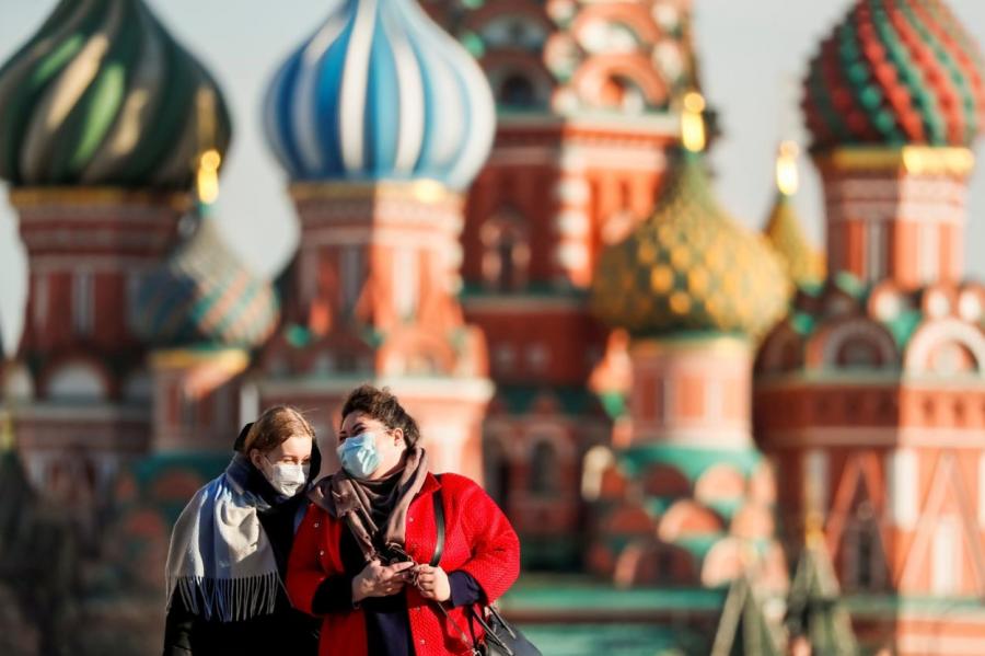 Krievijā ar Covid-19 inficējušos cilvēku skaits pārsniedzis 300 000
