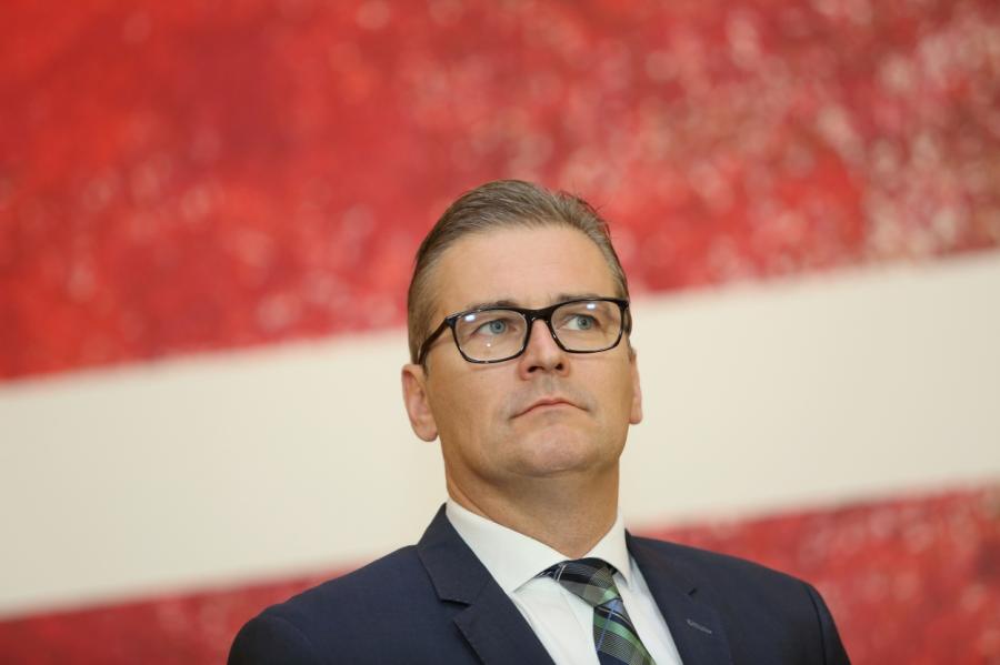 Bondaru aicina pamest Saeimas komisijas vadītāja amatu