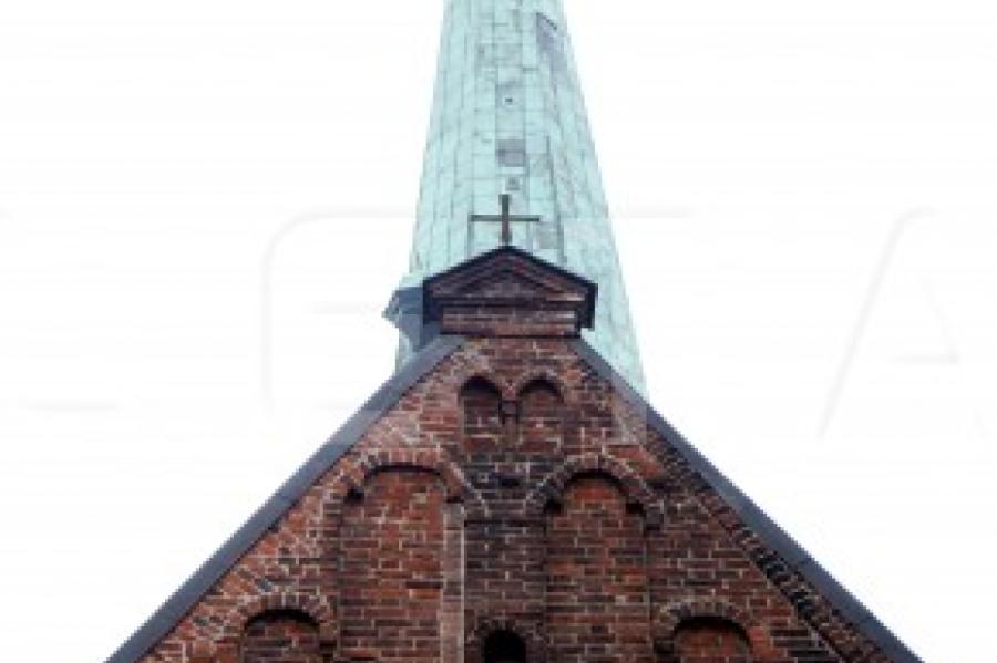 Rīgas Svētā Jēkaba katedrāles 91,6 metrus augstajā torņa smailē atgriezīsies atjaunotais gailis