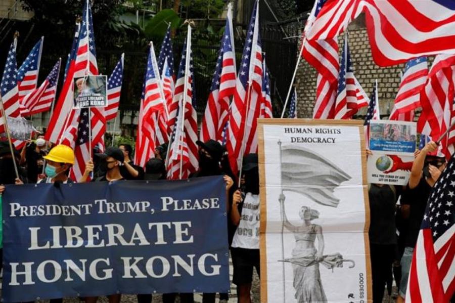 Honkonga sašutusi par Trampa draudiem atcelt īpašo statusu: Tas ir nepieņemami!