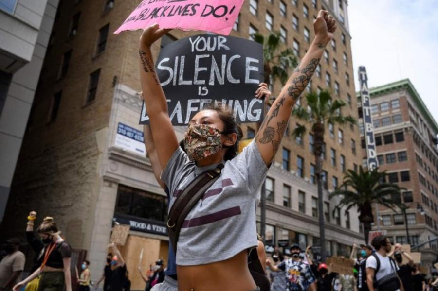ASV turpinās protesti pret rasismu un policijas vardarbību