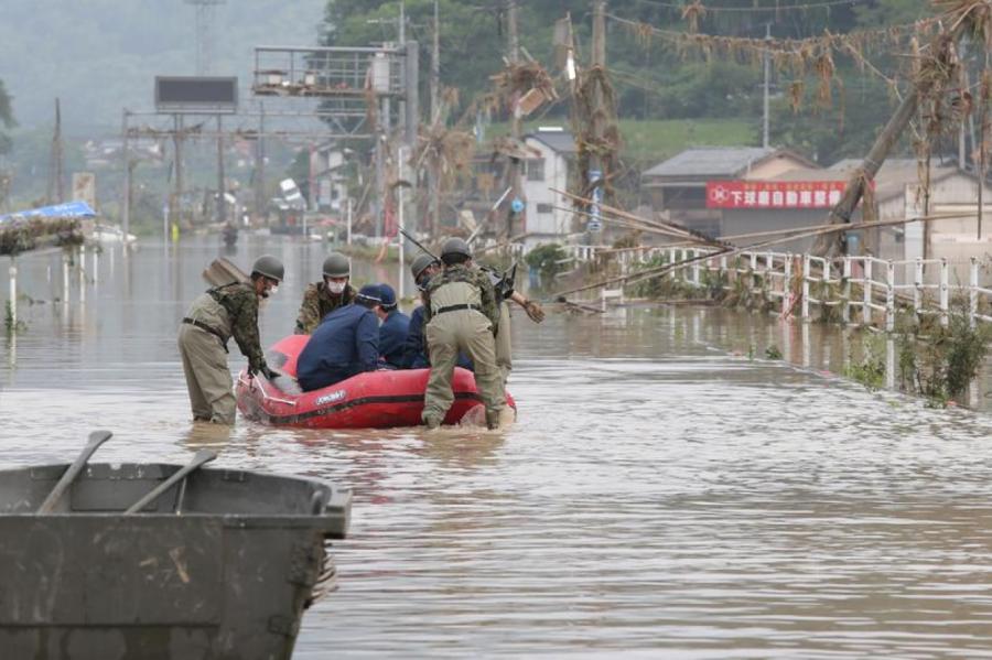 Plūdi Japānā izvēršas traģēdijā: Jau vismaz 16 bojāgājušie