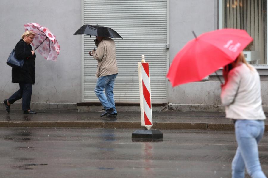 Sinoptiķi brīdina: Dienas gaitā gaidāms lietus. Bet ne visā Latvijā