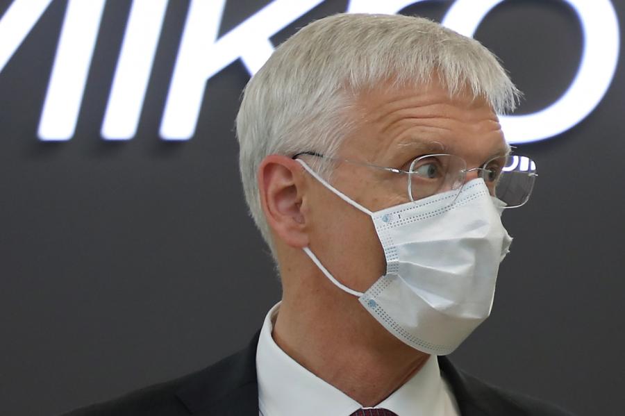 Kariņš: Latvijā varētu ieviest obligātu sejas masku valkāšanu visās iekštelpās