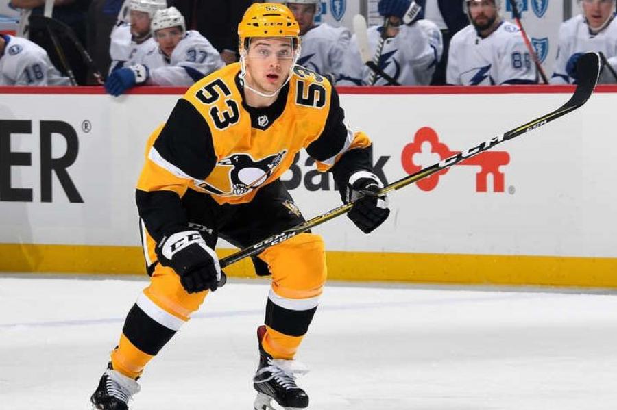 Bļugera pārstāvētais Penguins NHL sezonu atsāk ar zaudējumu pagarinājumā