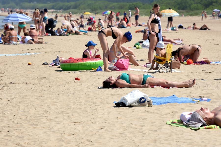 Kurzemes pludmales šogad apsēduši lietuvieši; vietējie neapmierināti