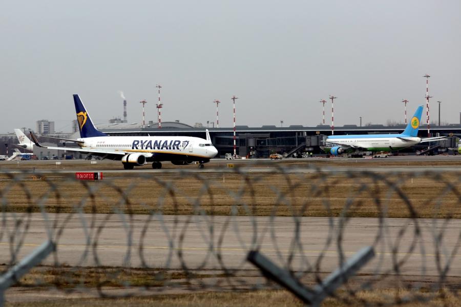 Ryanair oktobrī reisu skaitu samazina vēl par 20%