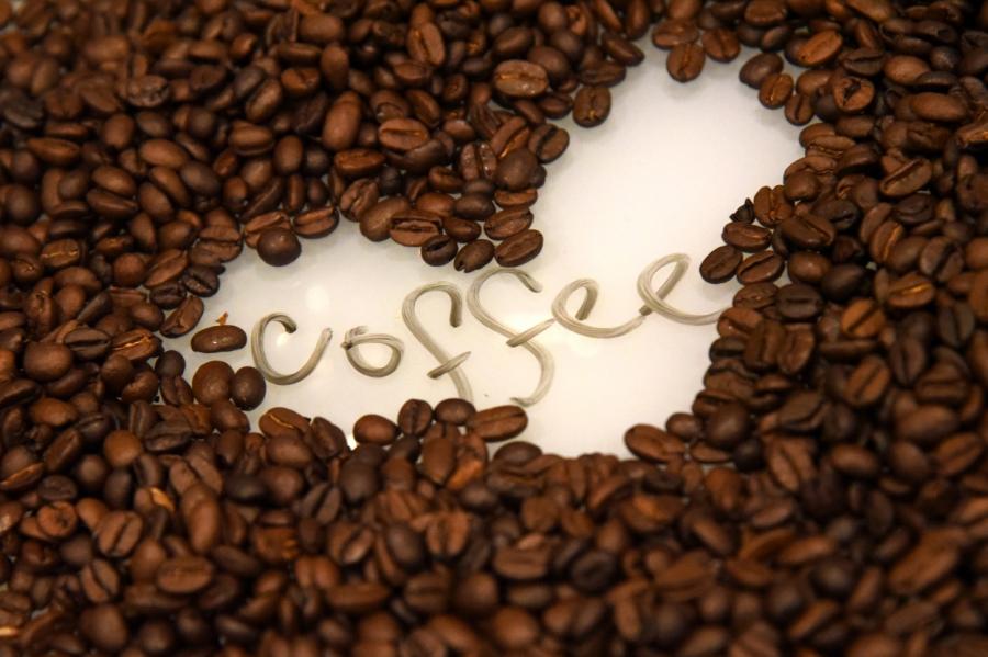 80% cilvēku kafiju patērē ar pienu; 65% - kafijai līdzņemšanai pievieno sīrupu