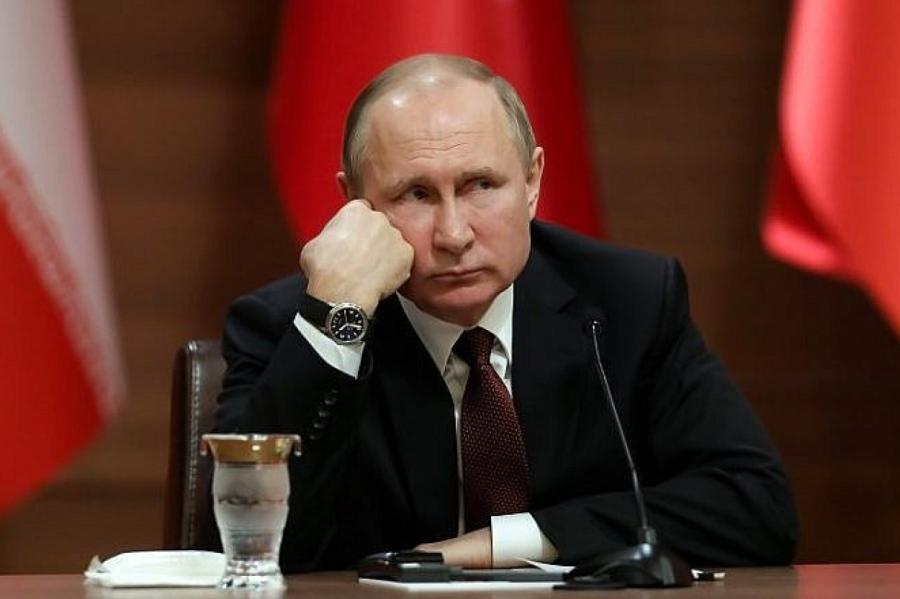 Putins parunājies pa telefonu ar Makronu. Kas pārspriests?