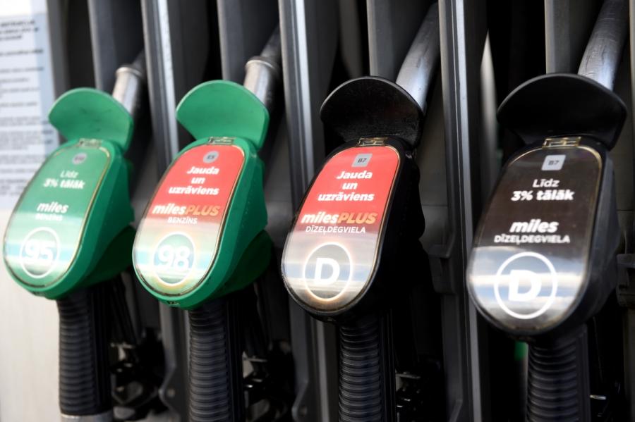 Kas notiek ar degvielas cenām Baltijā? Rīgā tās samazinājušās (+INFOGRAFIKA)