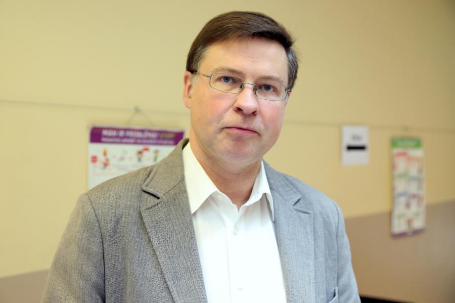 Dombrovskis: Prognozes balstījās pieņēmumā, ka gada 2.pusē ierobežojumus atcels
