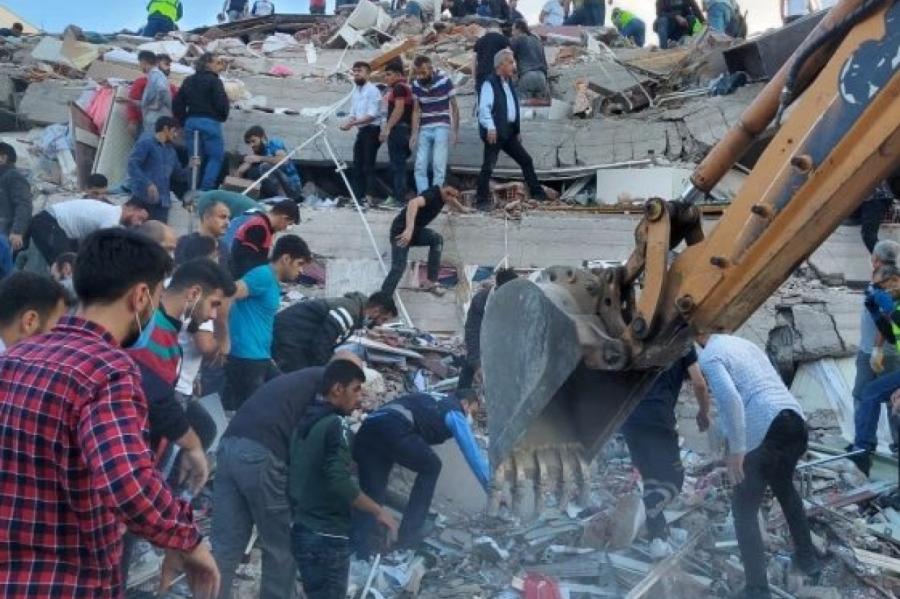 Turcijā un Grieķijā notikusi spēcīga zemestrīce, bojā gājuši cilvēki (+VIDEO)