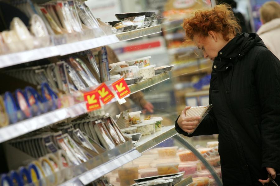 Oktobrī patēriņa cenas Latvijā gada laikā samazinājušās par 0,7%