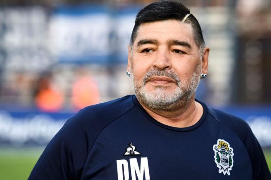 Miris leģendārais argentīniešu futbolists Djego Maradona