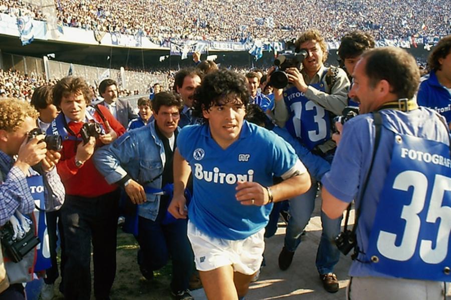 Neapoles mērs rosina pārsaukt Napoli stadionu Maradonas vārdā