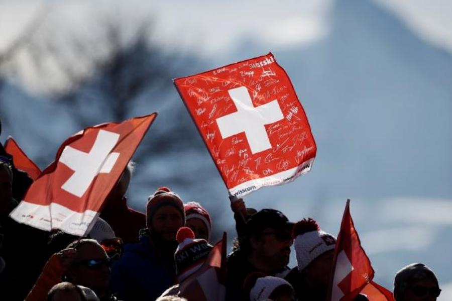 Šveicē kampaņa referendumam pret obligātu vakcinēšanos pret Covid-19