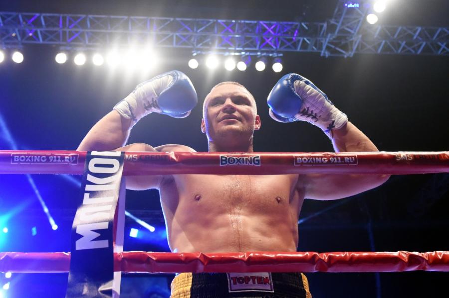 Latvijas bokseris Bolotņiks ar nokautu aizstāv WBO Eiropas čempiona titulu