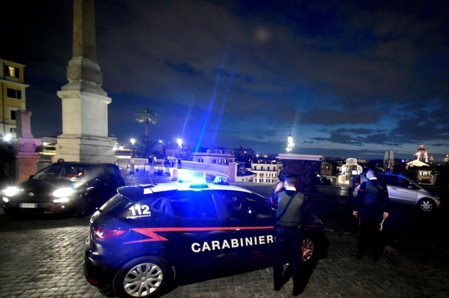 Itālijā policija atklāj cilvēku kontrabandistu grupējumu; 19 apcietinātie