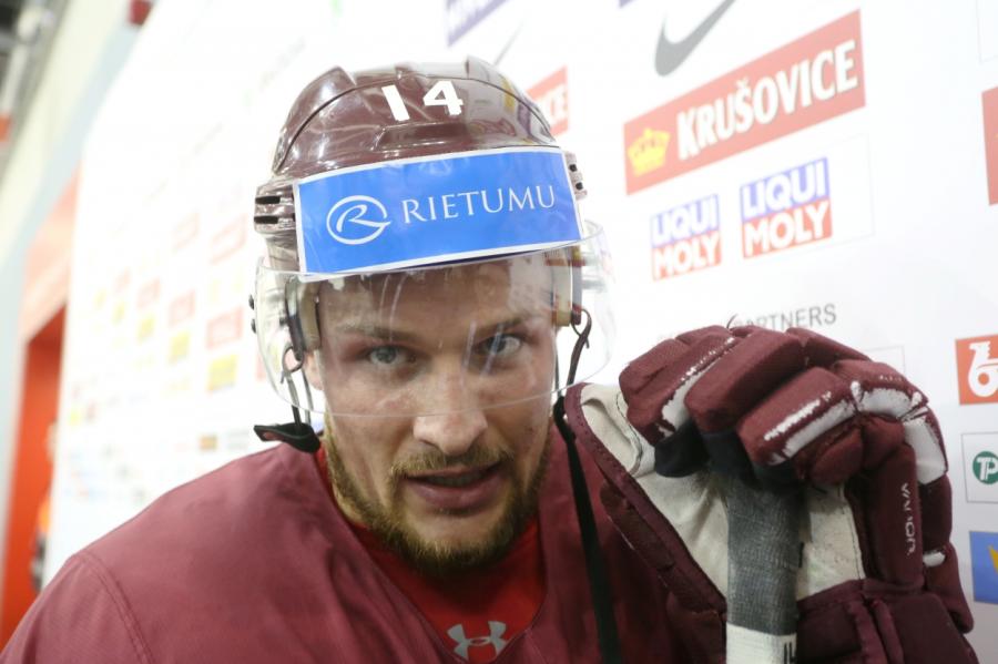 Roberts Bukarts atzīts par pirmdienas spēļu labāko hokejistu KHL
