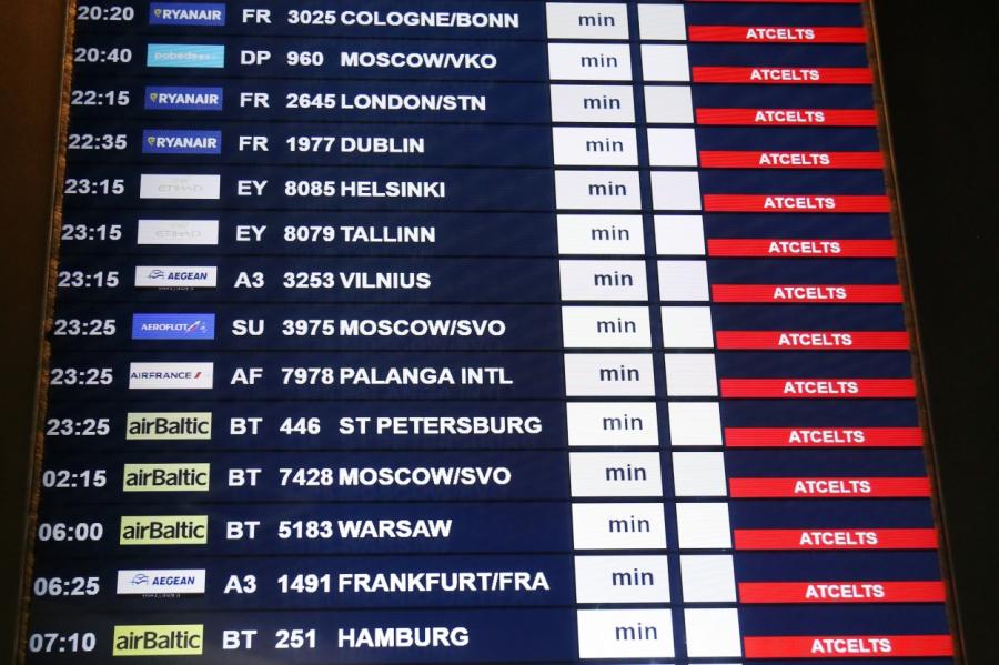 Neesot negatīvam Covid-19 testam, dažiem atteikta iespēja ceļot uz Rīgas lidostu