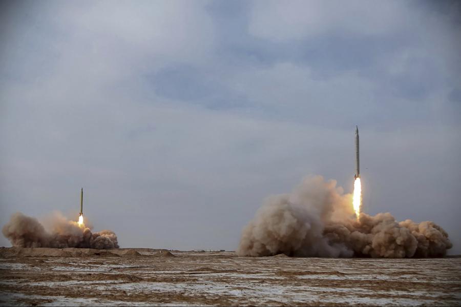 Irāna Persijas līcī veikusi vidēja darbības rādiusa raķešu izmēģinājumu