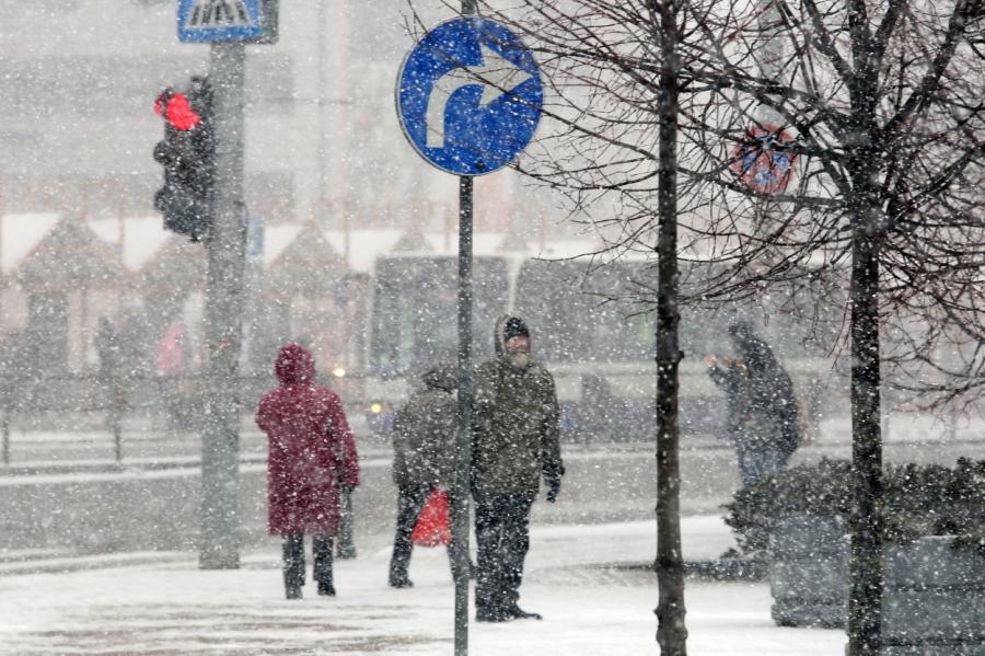 Laika ziņas trešdienai: Vakarā arī Rīgā gaidāms pamatīgs sniegputenis