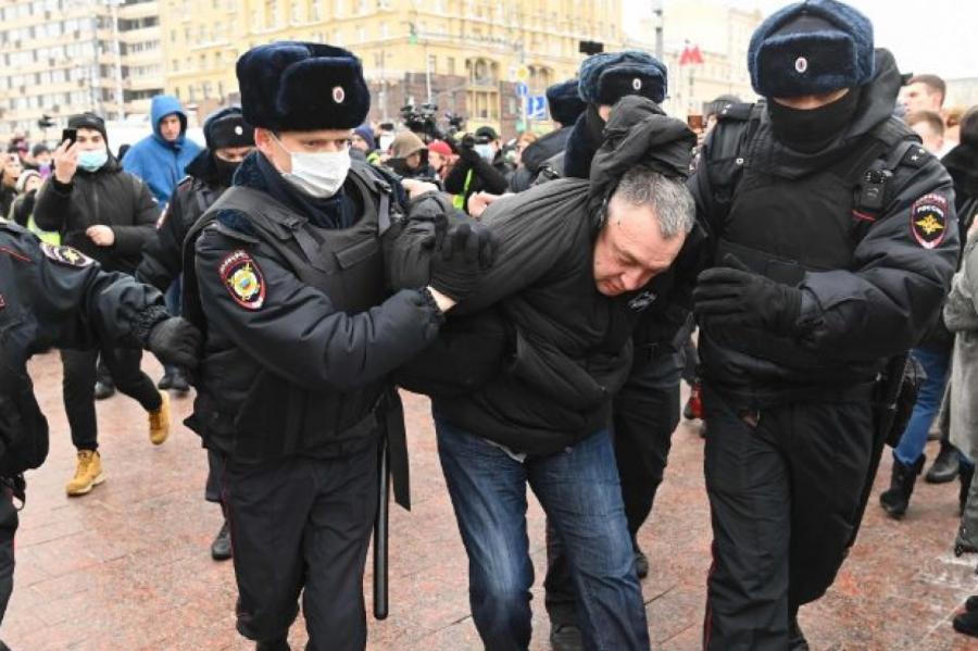 Navaļnija atbalsta demonstrācijās Krievijā piedalījušies vismaz 110 000 cilvēki