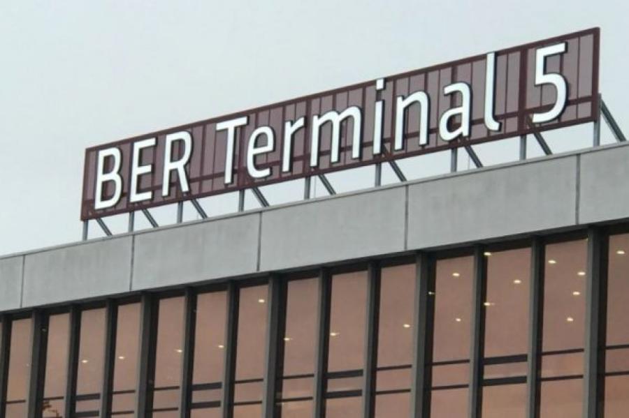 Jaunā Berlīnes Brandenburgas lidosta slēdz vienu termināli; pagaidām uz gadu