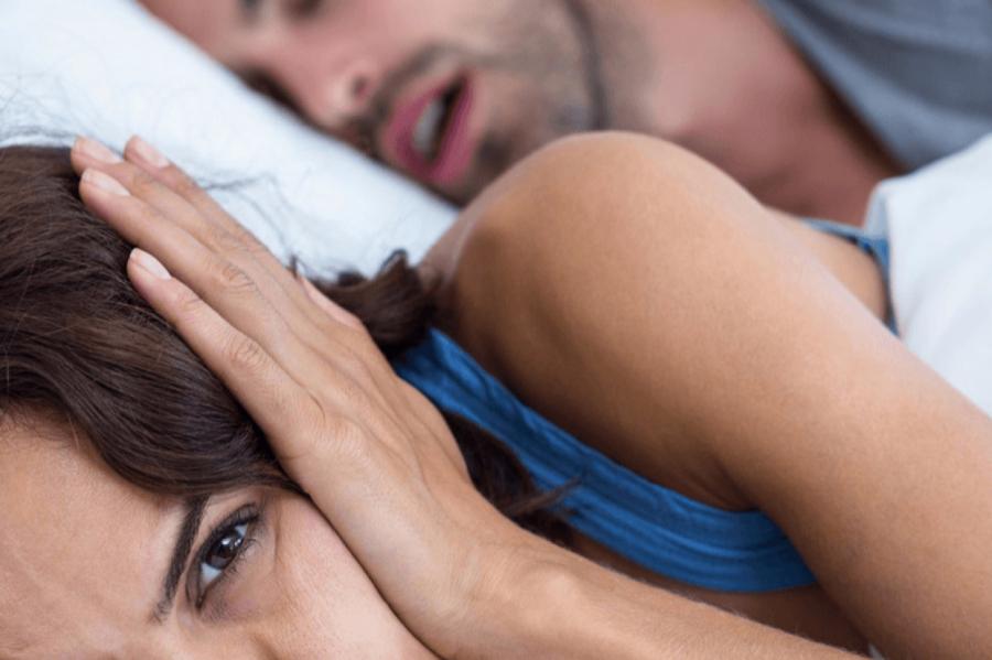 14% cilvēku pēdējā gada laikā nomocījušas krākšanas problēmas miegā