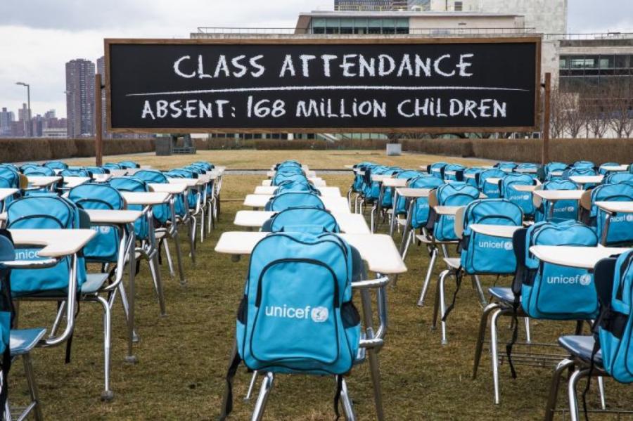 Vairāk nekā 168 miljoniem bērnu teju gadu slēgtas skolas, paziņo UNICEF