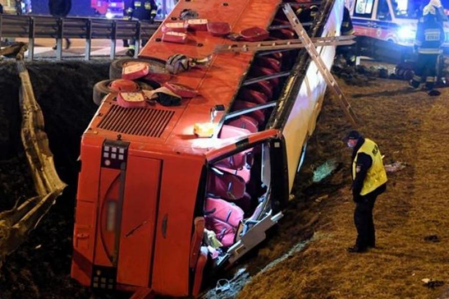 Ukrainas satiksmes autobusa avārijā 6 bojāgājušie, 40 ievainoti (+FOTO)