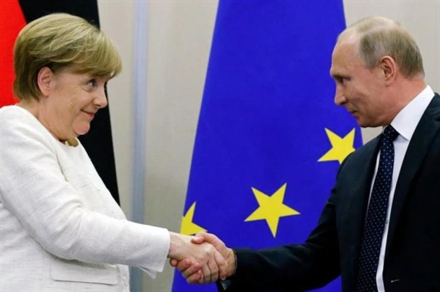 Merkele un Baidens aicina Krieviju apturēt armijas koncentrēšanu pie Ukrainas