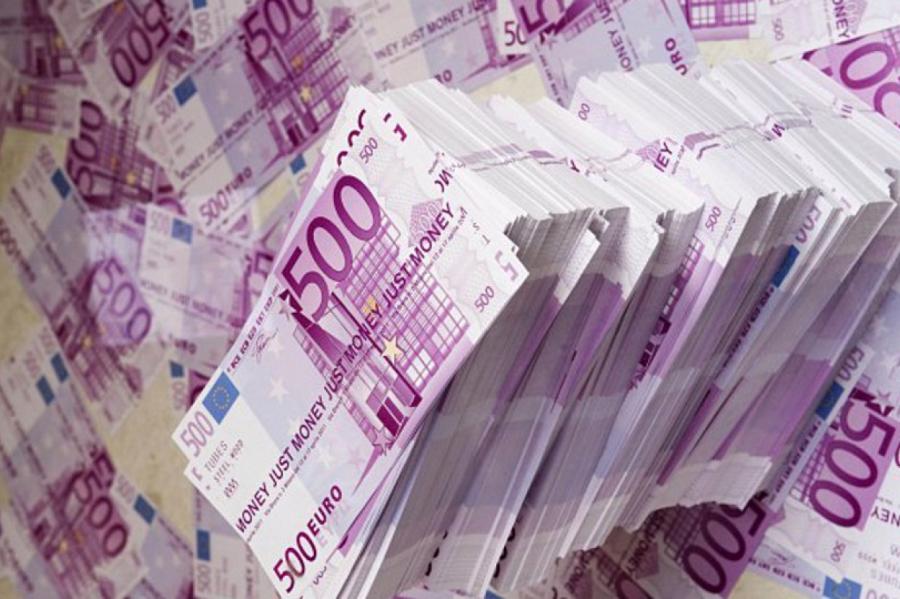Policija pie vecas kundzes Jūrmalā atradusi 8 miljonus eiro, bet klusējot