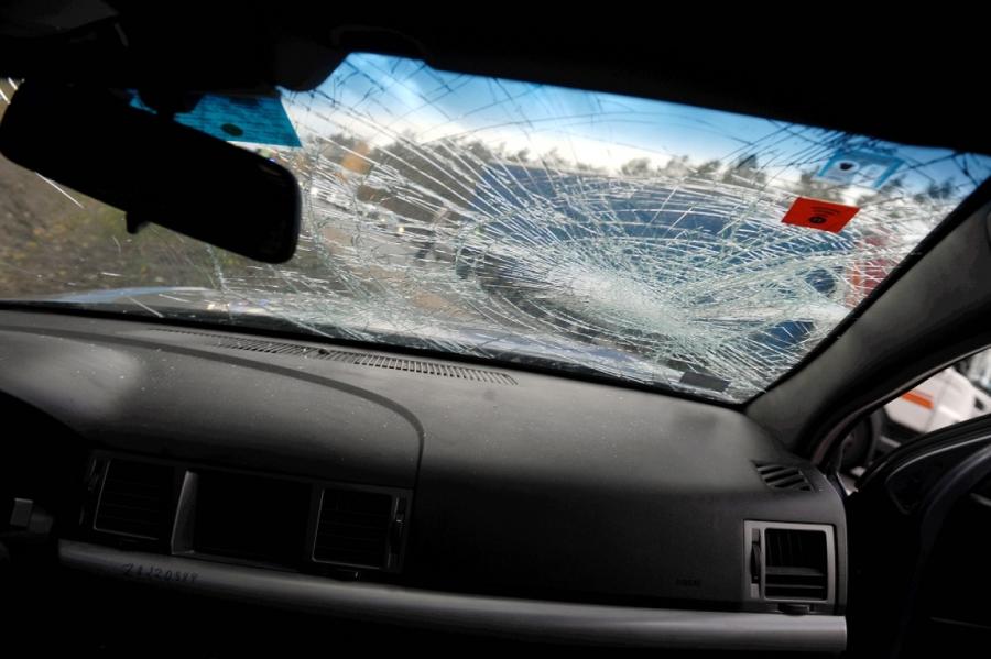 Pēdējā no četrām brīvdienām uz Latvijas ceļiem notikušas 75 avārijas