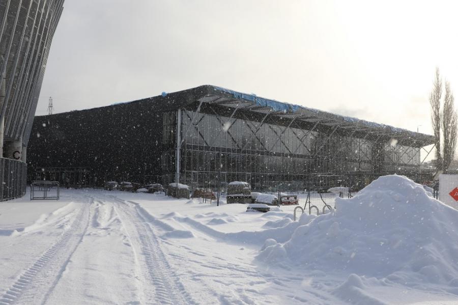 "Daugavas" stadiona ledus treniņu hallē sākts ledus saldēšanas process