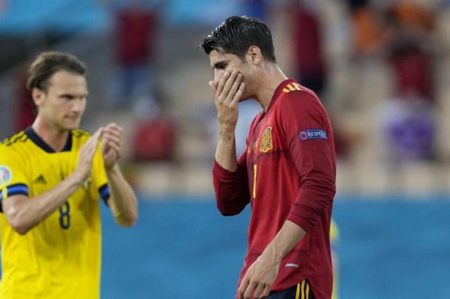 Spānijas futbolisti nepārspēj Zviedrijas aizsardzību un Ulsenu